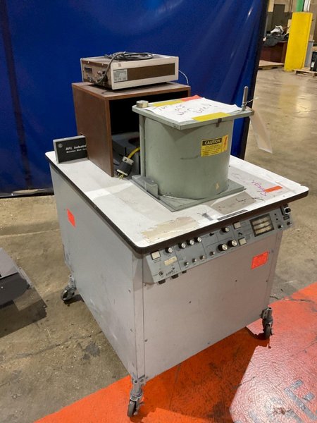 MAGNATIZING MACHINE 220V 15 AMP 5954/4 W/ FLUKE 916 USED