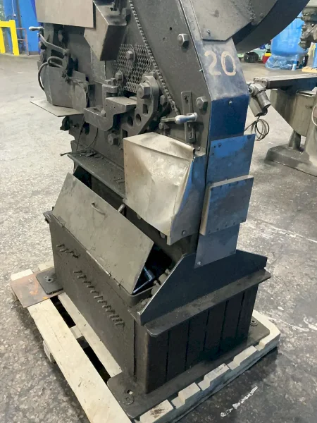 BUFFALO UNIVERSAL IRON WORKER  -  ARMOR PLUS UNIVERSAL
