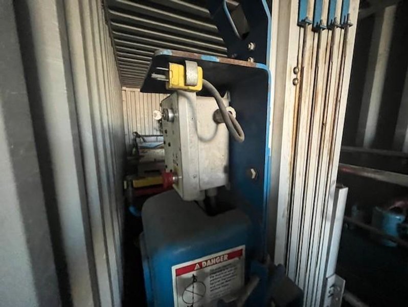 24&quot; GENIE MAN LIFT STOCK #3883