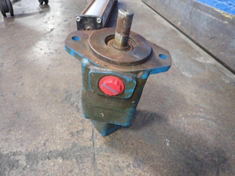 VICKERS HYDRAULIC PUMP  -  V20101F8S2S1AD12