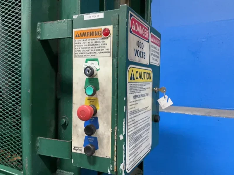 MARATHON 30”X60”X35” VERTICAL BALER  -  V-6030 04
