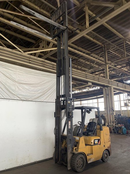 10,000 LB CATERPILLAR GC45KSWB FORKLIFT. STOCK #0890724.