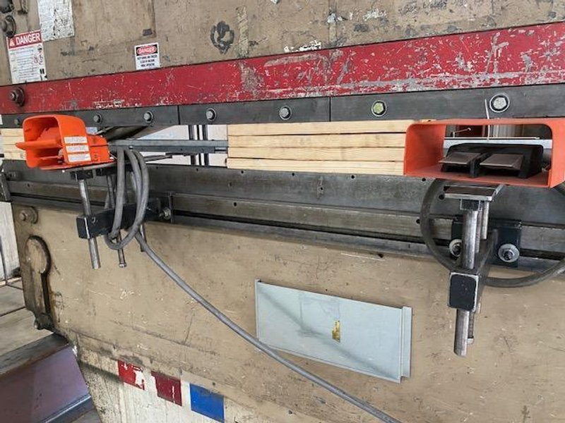 300 Ton x 12′ Pacific J300-12 CNC Press Brake