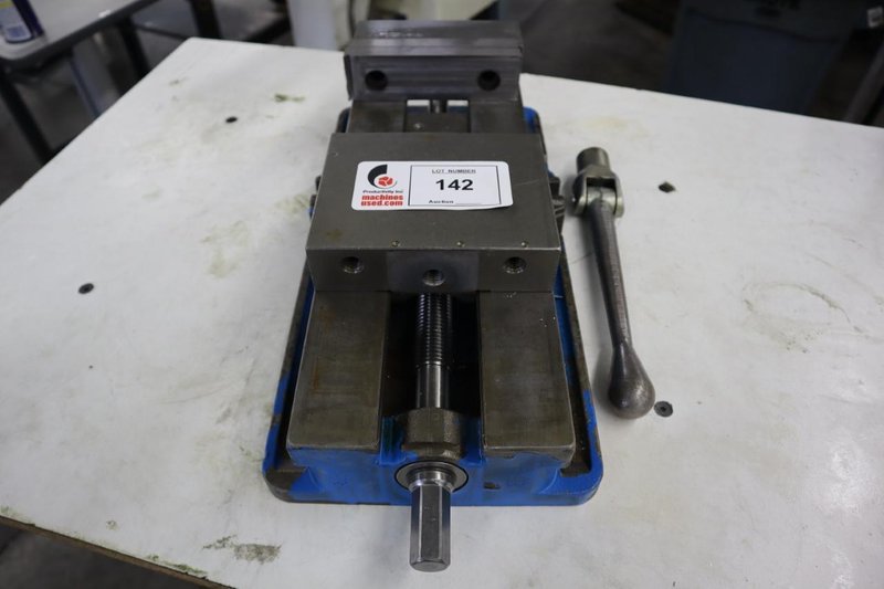 Kurt D688 6" Machine Vise with Steel Hard Jaws and Handle- Auction Item