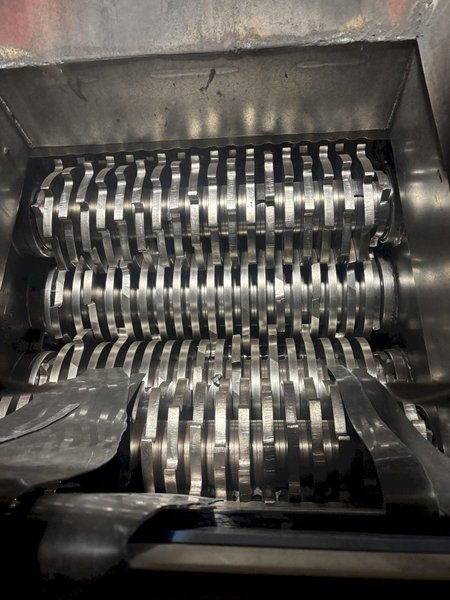 30 HP UNTHA MODEL #RS40 RUBBER SHREDDER GRANULATOR &amp; CONVEYER LINE: STOCK #22349