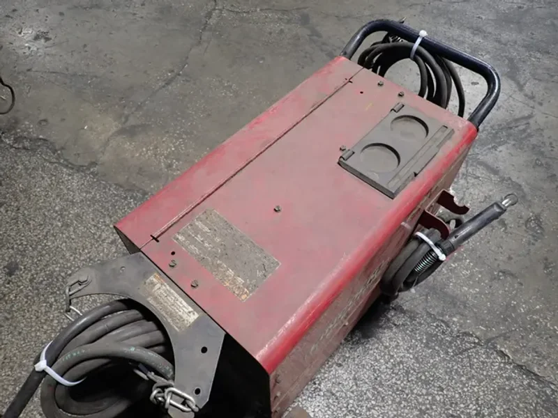 LINCOLN ELECTRIC 250 A WELDER  -  POWER MIG 256