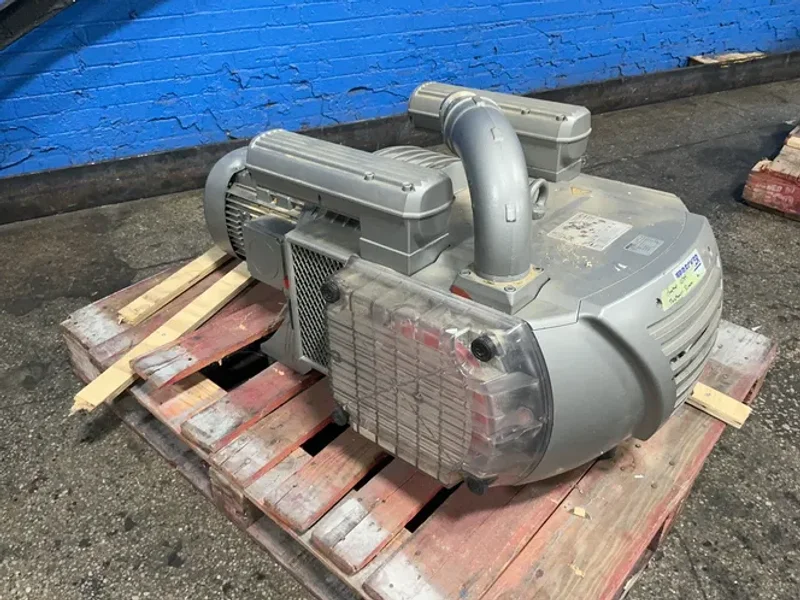 BECKER 5.5 / 6.4 KW ROTARY VANE VACUUM PUMP  -  VTLF2.250/0-79