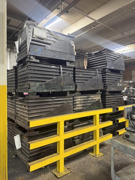 DROP BOTTOM CORRUGATED PARTS BINS / HOPPERS: YOBRO #25888