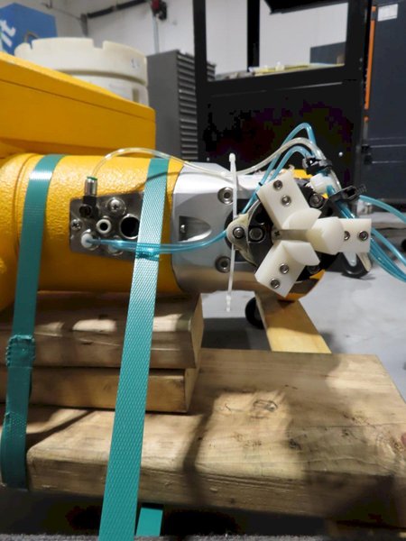 Staubli Unimation RX60B 6-Axis Articulating Robot (New 2002) with CS8M Control Unit (New 2010) and Pendant Control- Auction Item