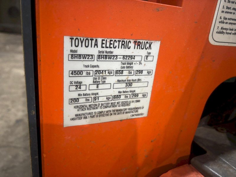 4,500 LBS TOYOTA 8HBW23 ELECTRIC PALLET JACK: YOBRO #24339