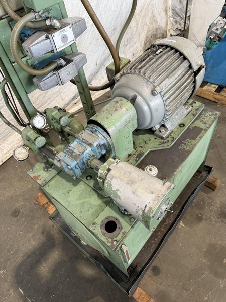 2,000 PSI HYDRAULIC PUMP UNIT W/ UNICLOSED MOTOR. STOCK # 1003525.