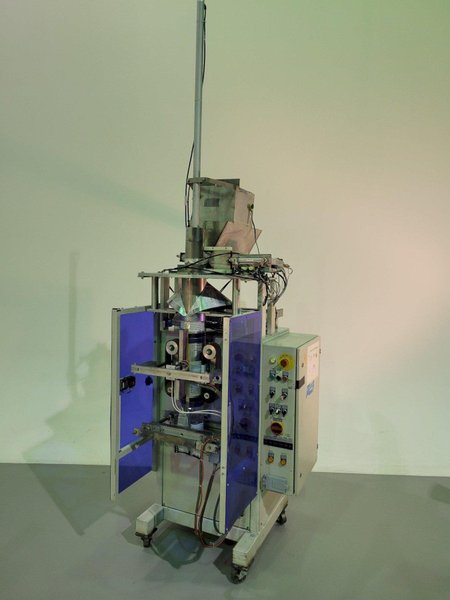 Audion Elektro AVM 200 Vertical Bagging Machine, 2002 – Includes Inclined Out Feed Conveyor