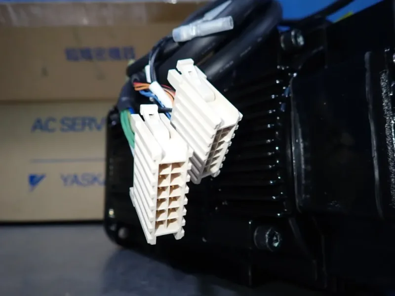 YASKAWA AC SERVO MOTOR  -  SGMGH-13A2A-YRA1