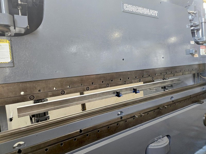 230 TON X 14' CINCINNATI 230AFX12 AUTOFORM HYDRAULIC PRESS BRAKE WITH UPGRADED CONTROL. STOCK # 0112226