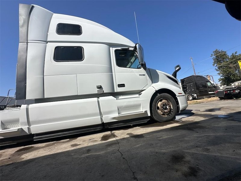 2023 Volvo VNL64T860 4V4NC9EJ5PN307510