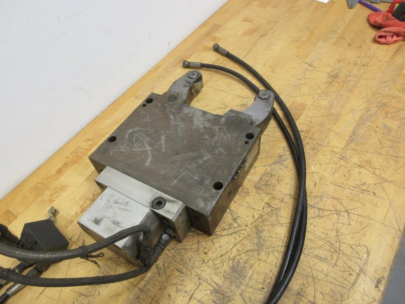 SMW-Autoblok SLU-3 Hydraulic Compact Self Centering Steady Rest- Auction Item