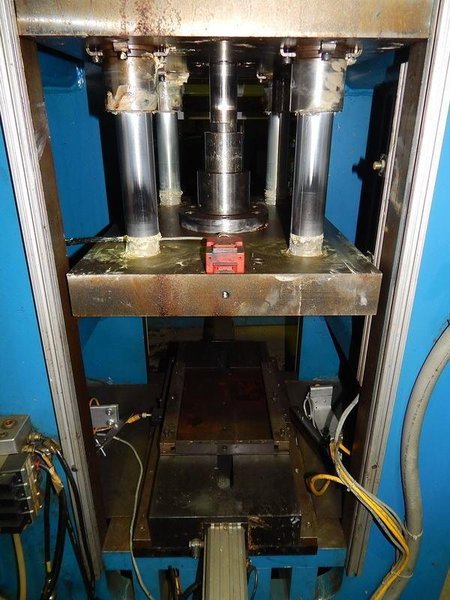 34 Ton FARGER &amp; JOOSTEN MULTIPOWER Air/Oil Press
