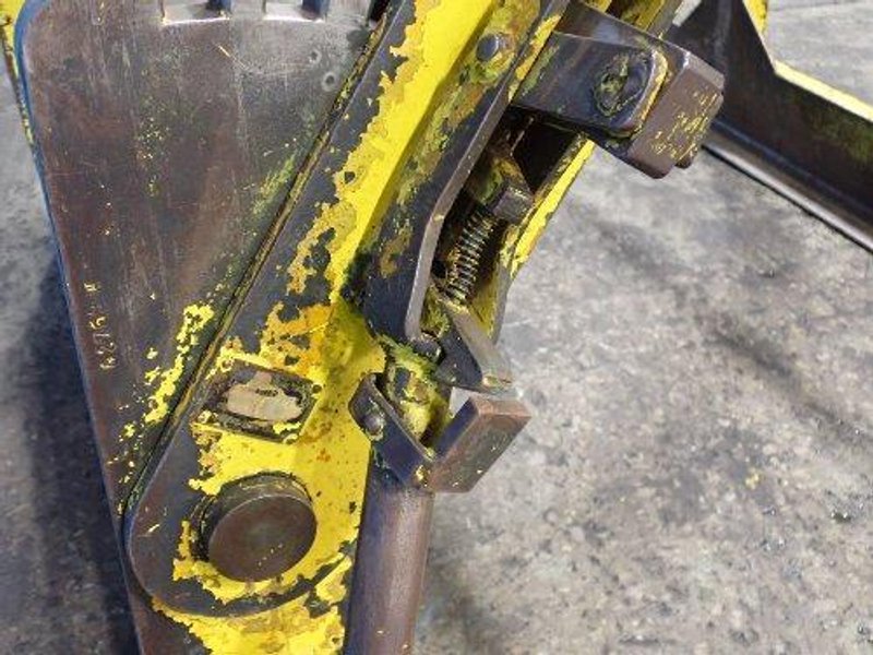 20,000 LB X 84" X 32" TO 62" WIDE CF CULLEN FRIESTEDT ADJUSTABLE PARALLELOGRAM SHEET LIFTER: STOCK #20437