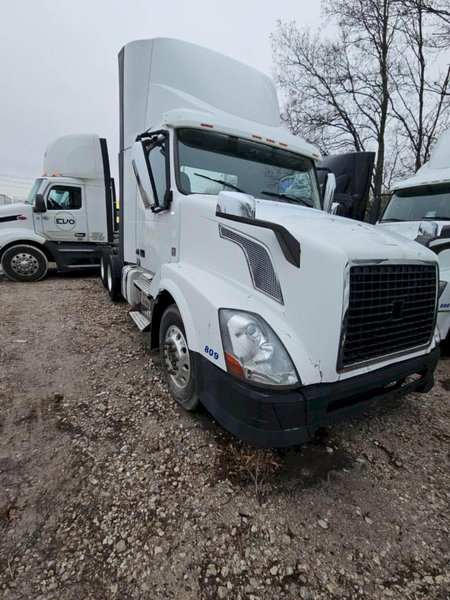 2015 Volvo VNL Day Cab – D11 Engine, Volvo ATO I-Shift Auto