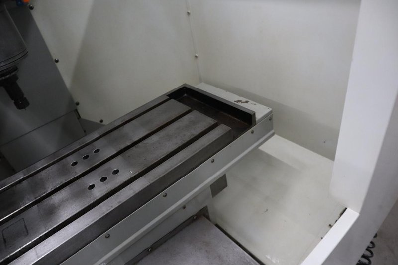 Haas Mini Mill CNC Vertical Machining Center, 16"x12"x10", CT40 Taper, 10 Station ATC, Coolant System, New 2001