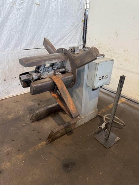 2500 LB X 12&quot; AMERICAN MODEL 60 MOTORIZED UNCOILER. STOCK # 0883725