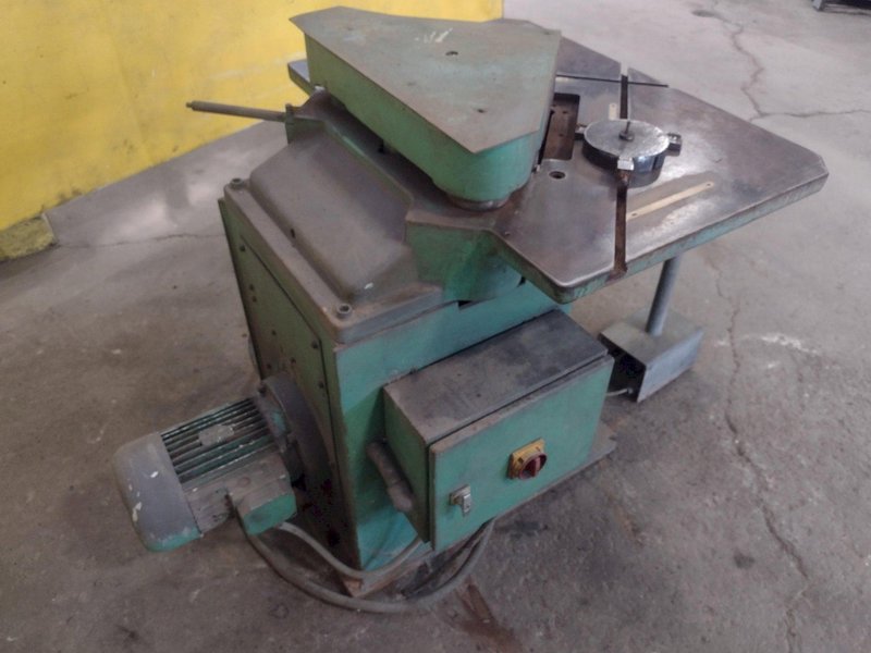 8-7/8&quot; X 8-7/8&quot; x 1/4&quot; BOSCHERT MODEL #LB-12 HYDRAULIC ANGLE CORNER NOTCHER: STOCK 16439