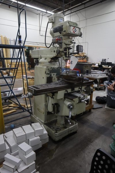 Manford Model 1F-460VS Vertical Knee Mill, X-Axis Powerfeed, Power Quill Feed and Handle, Knee Handle (Newall 2-Axis DRO NOT Operational) - Auction Item