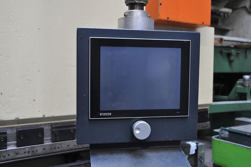 Safan - CNCL 300 ton x 5100 mm CNC