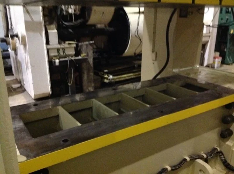 KOMATSU 220 TON ECCENTRIC GEAR 2 PT SS PRESS, STOCK# 13406J