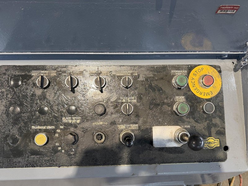 18" X 20" HYDMECH V-18 VERTICAL BANDSAW. STOCK # 0664225