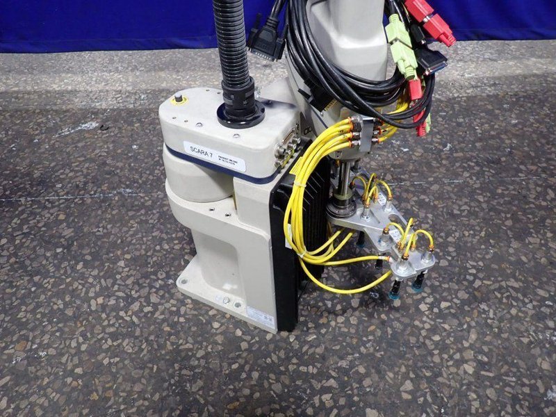 OMRON INDUSTRIAL ROBOT   -  ECOBRA 600