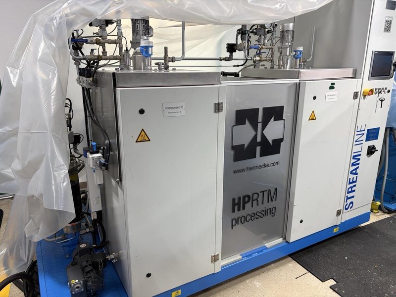 Hennecke HP‑RTM  High‑Pressure Polyurethane Metering Machine Streamline,  2016 – Low hours,   MN 10-RTM Mixing Head