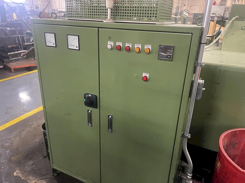 Dah-Lian Model NF 17B-6S Six Die Nut Forming Machine