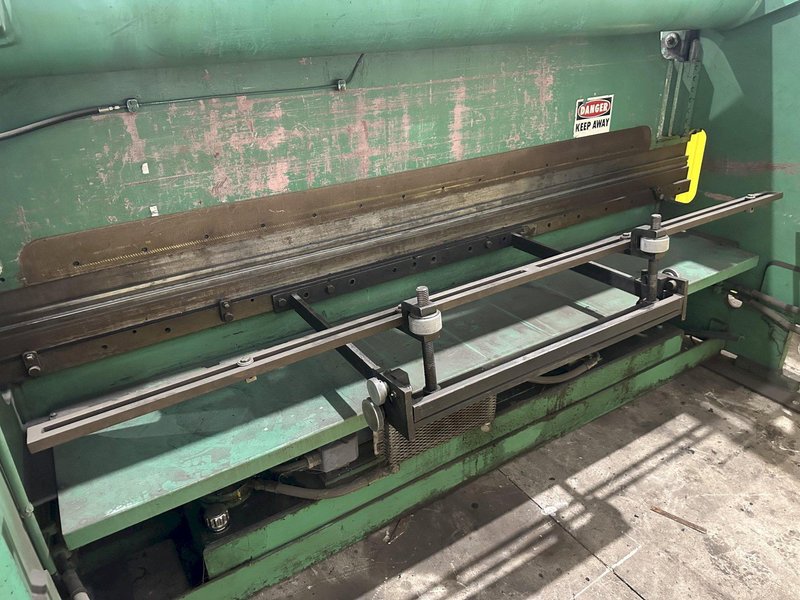 130 TON x 12&#039; ACCURRESS MODEL #713012 HYDRAULIC PRESS BRAKE: STOCK #23701