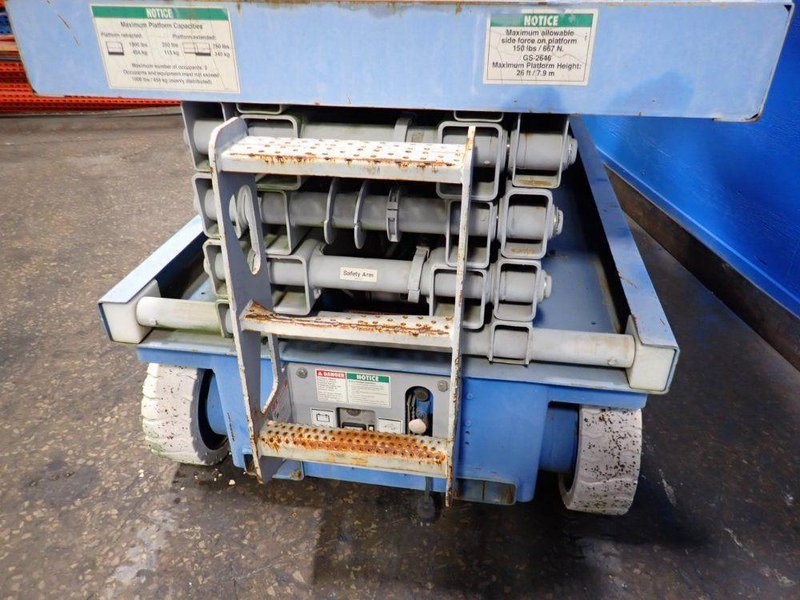 GENIE 1000 LBS SCISSOR LIFT  -  GS-2646