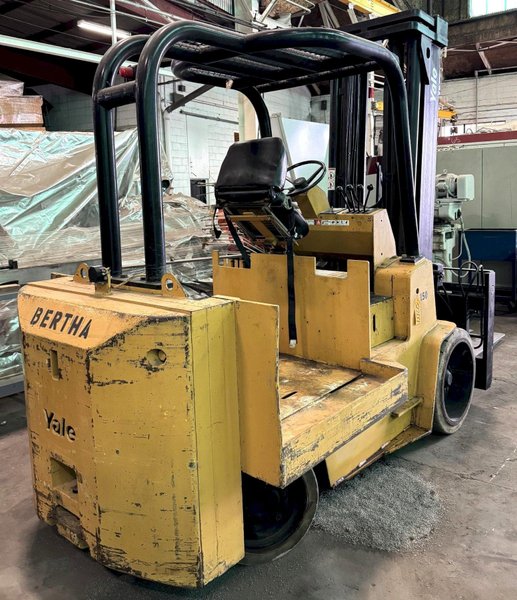 15,000 Lb. Yale Electric Lift Truck, Solid Tire, SS, Fork Positioning, 138" Fork Height