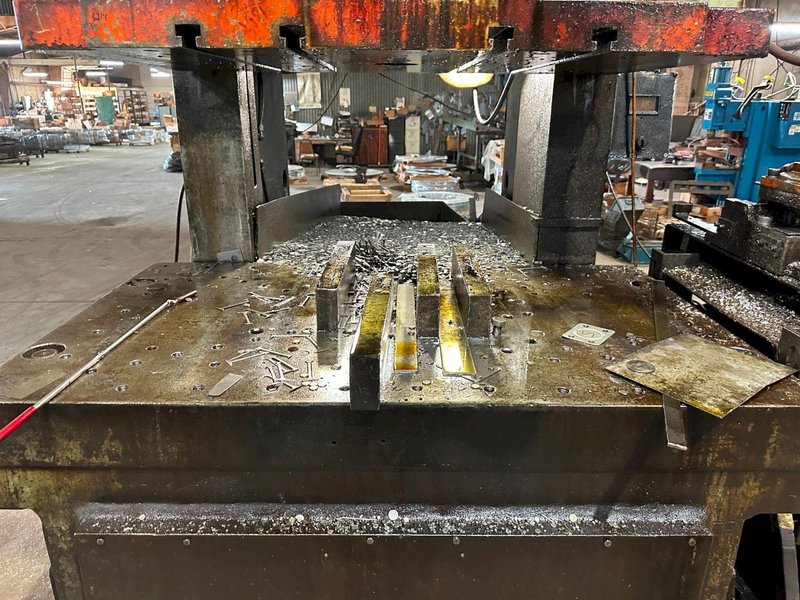 200 TON NIAGARA MODEL #E-200 OBI PUNCH PRESS 8" STROKE :  YOBRO #26140