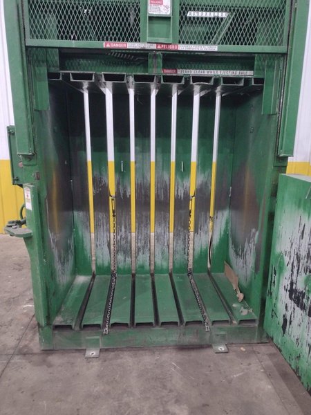 30" X 48" PTR MODEL #3400HD HYDRAULIC VERTICAL BALER: YOBRO #25712
