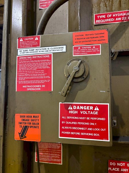 30&quot; X 60&quot;  PIQUA MODEL #HD2200 VERTICAL HYDRAULIC CARDBOARD BALER: YOBRO #24465