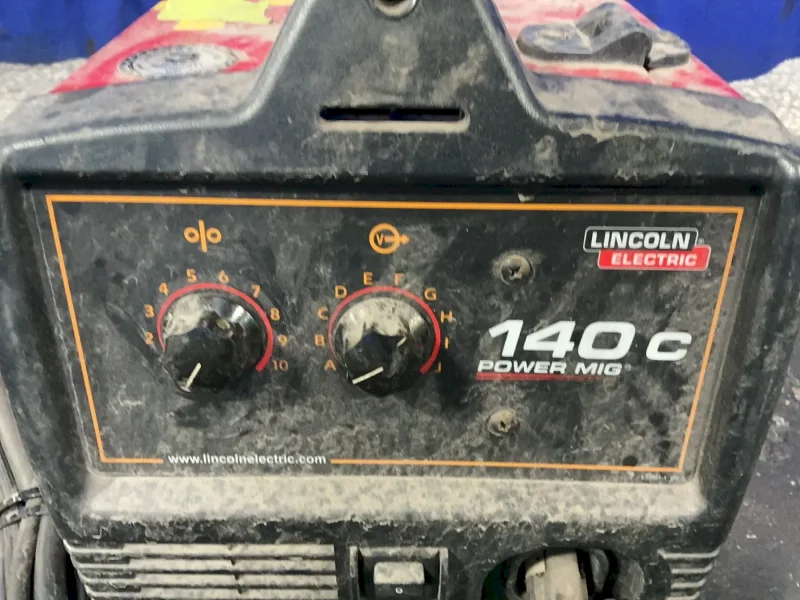 LINCOLN ELECTRIC 90-140 A WELDER  -  POWER MIG 140C