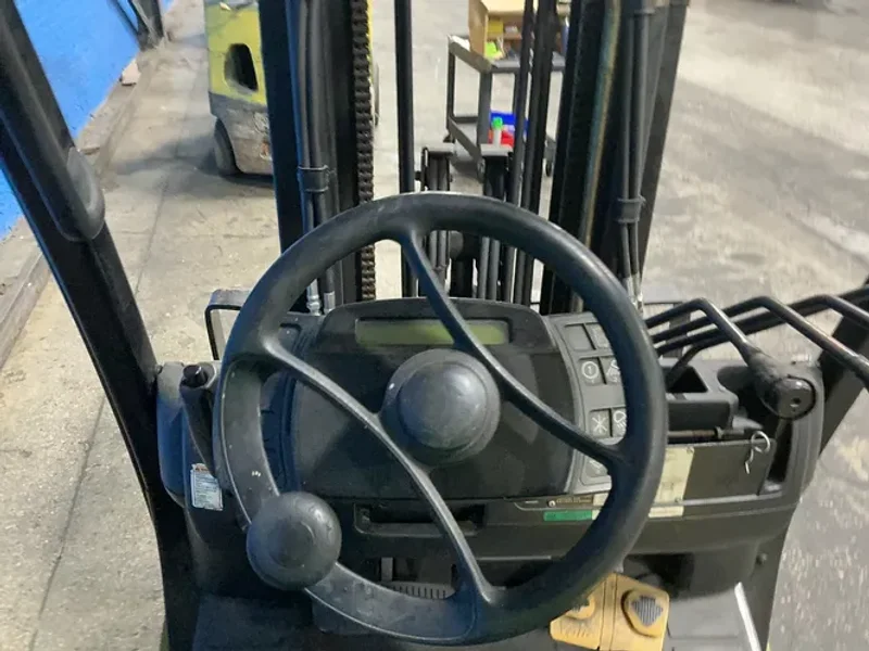 YALE 4550 LBS PROPANE FORKLIFT  -  GLC050VXNVSE085