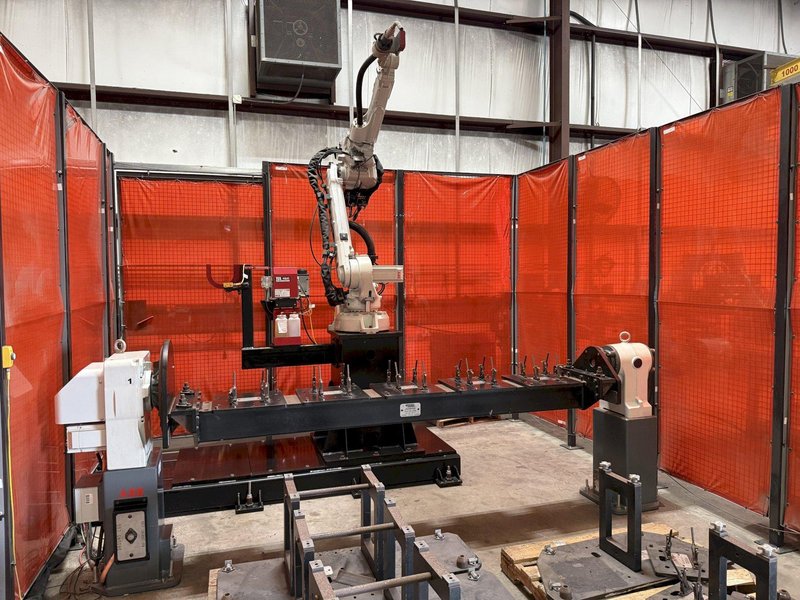 LINCOLN ELECTRIC ROBOT WELDING SYSTEM WITH ABB 6 AXIS ROBOT, 300 KG HEAD AND TAILSTOCK, LINCOLN R450 WELDING, 2021