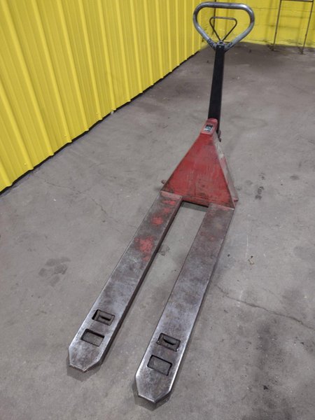 5,500 LB MOBILE PALLET MODEL #MP55 MANUAL PALLET JACK: STOCK #19054