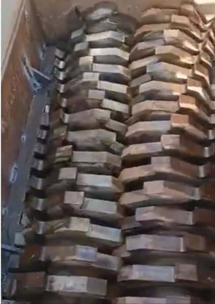 10-15 TON PER HOUR INDUSTRIAL TIRE SHREDDER STOCK #2991