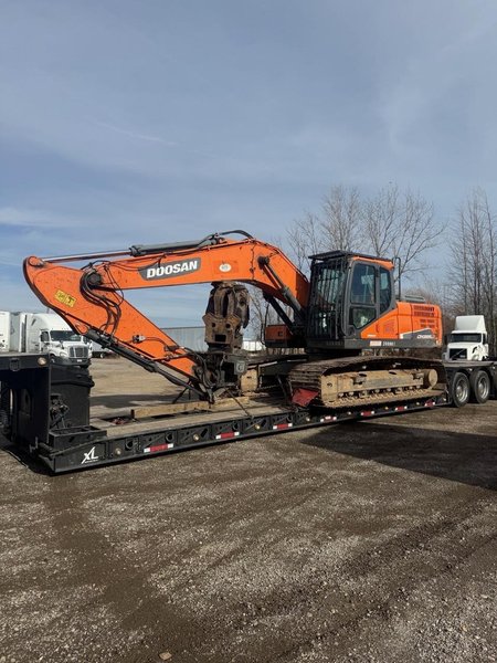 Doosan DX225LC-5 Hydraulic Excavator, 2018 – Hydraulic Thumb, Long Undercarriage, Rotobec RPA3045R43 Grapple