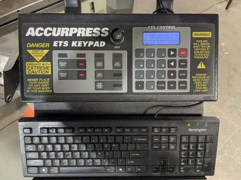 2017 Accurpress 7606 Hydraulic Press Brake (#5916)