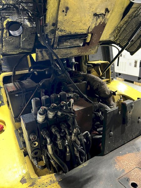 Hoist F220 22,000lbs Cushion Tire Forklift Diesel Fuel 72" Forks