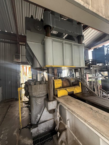 2000 TON HEAVY DUTY 4-POST HYDRAULIC PRESS, USED FOR STRAIGHTENING PIPE &amp; BAR: YOBRO #25137