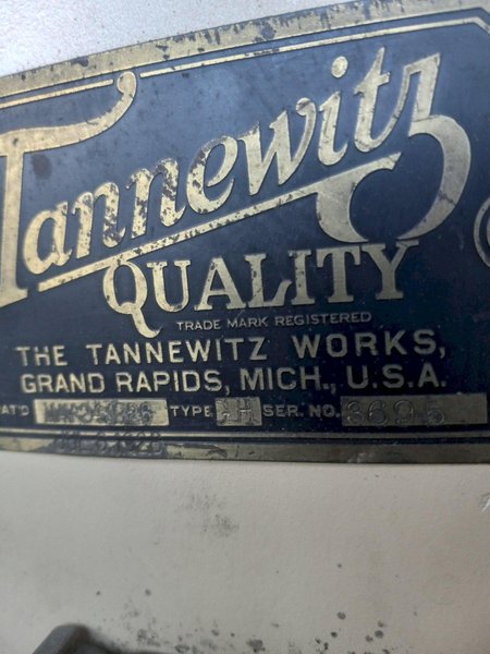 TANNEWITZ GH VERTICAL BANDSAW. STOCK # 0904024