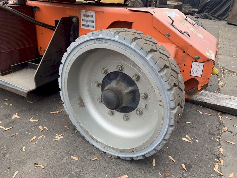 JLG MODEL: E400AJPN MANLIFT: STOCK #73042